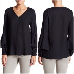 RO & DE tiered bell sleeve v neck blouse